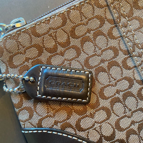 Coach wristlet - Picture 2 of 4